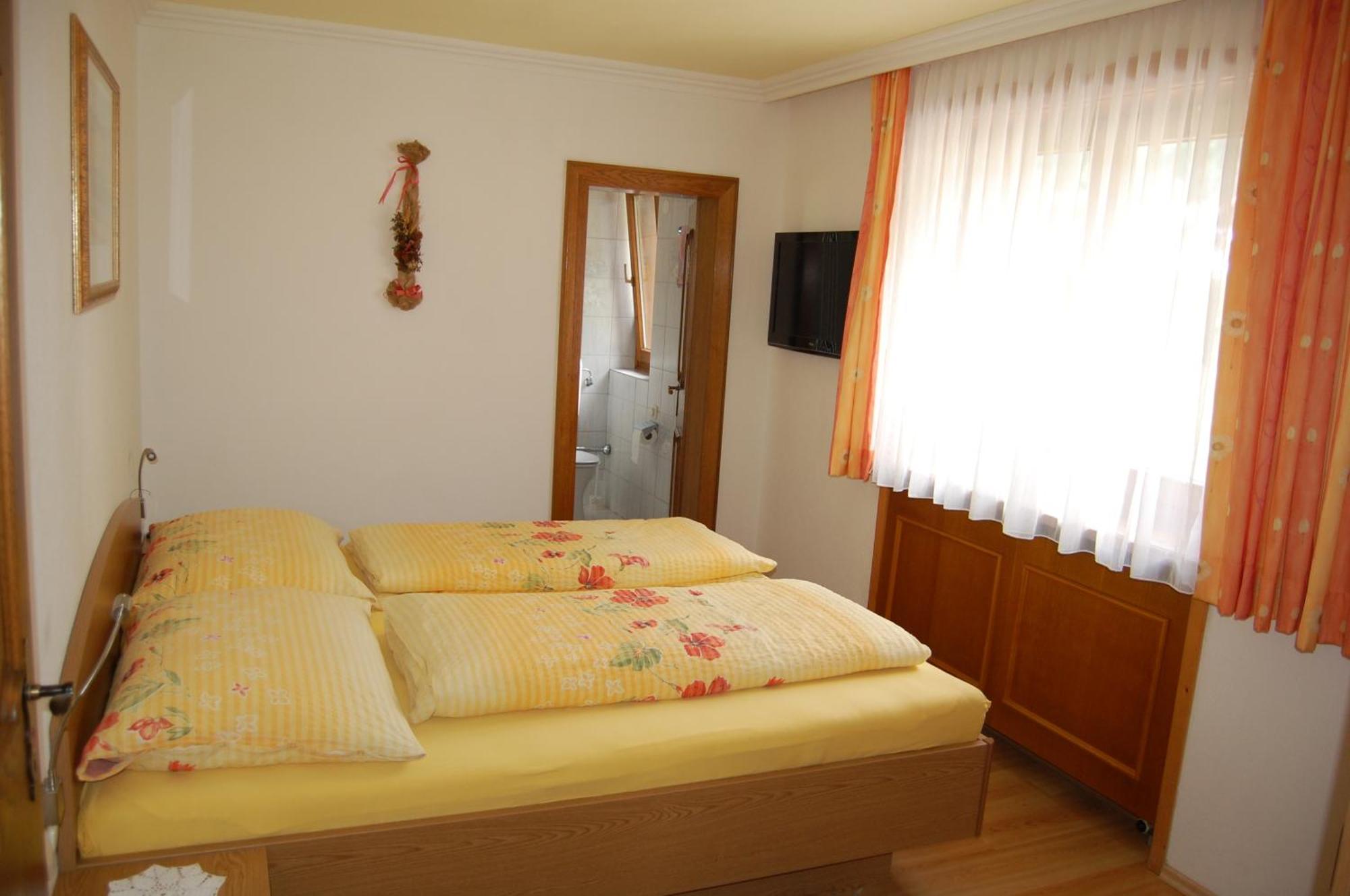 Gaestehaus Brugger Neukirchen am Grossvenediger Room photo