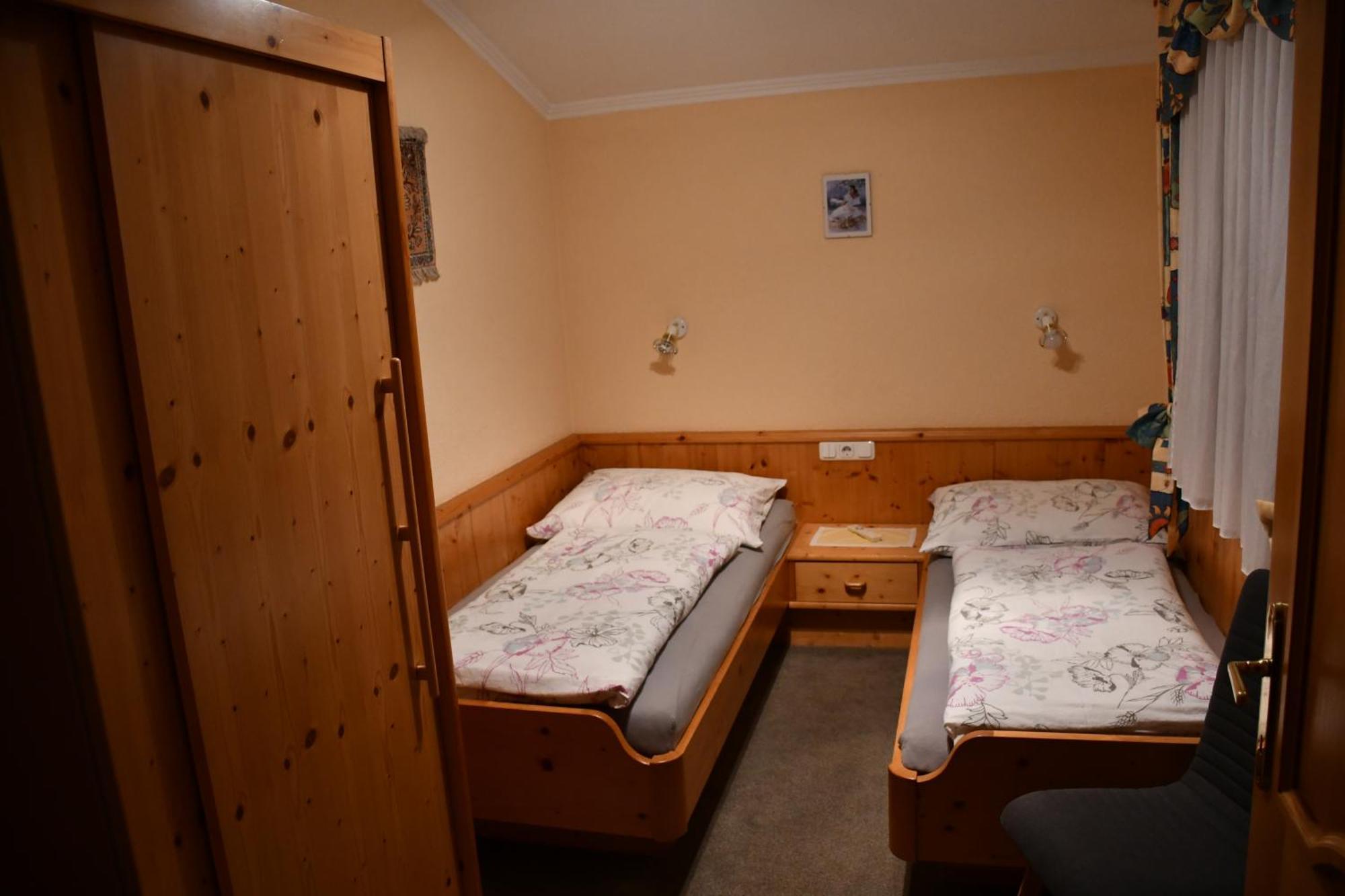 Gaestehaus Brugger Neukirchen am Grossvenediger Room photo